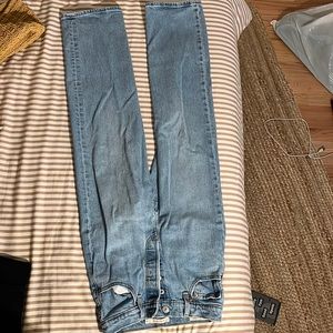 Levi’s ribcage medium light wash, size 25